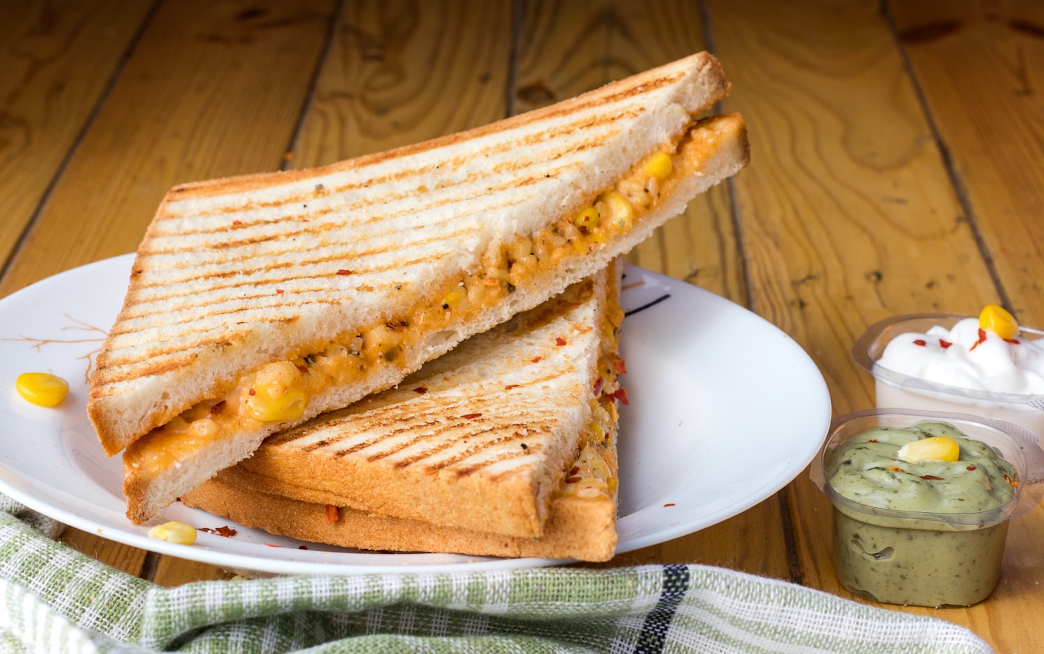 Sandwichera 2 en 1 con placas de sándwich y grill fijas